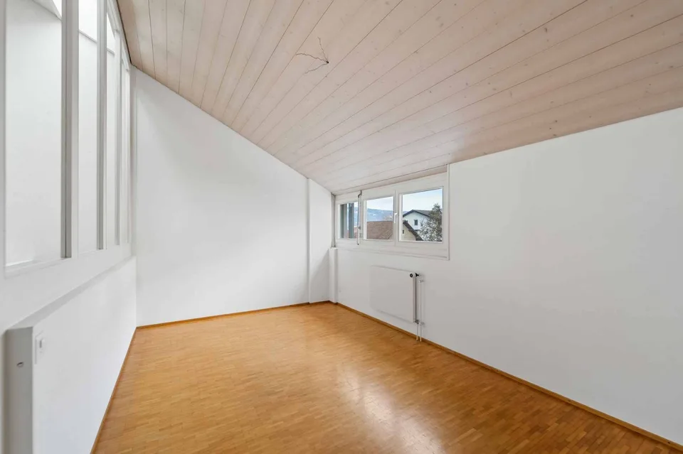 SPACIOUS 4.5-ROOM TRIPLEX IN CHAVORNAY – photo 7 of 13