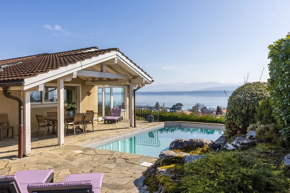 Villa avec vue sur le lac et les Alpes