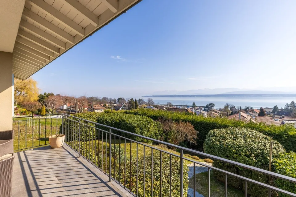 Villa mit Blick auf den See und die Alpen – Foto 7 von 13