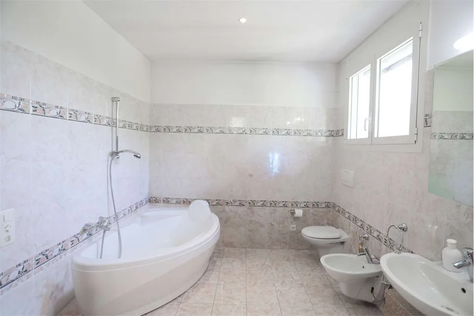 Villa mit Seeblick in Montagnola – Foto 11 von 12