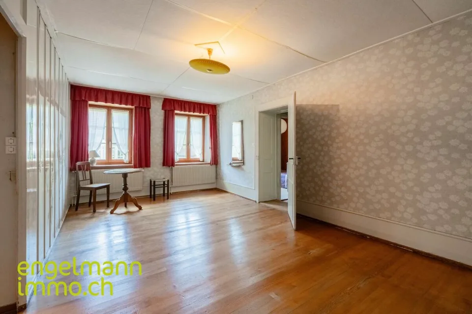 Ancienne ferme de 2 appartements avec grand terrain constructible / Ehemaliges Bauernhaus mit 2 Wohnungen und Bauparzelle – foto 8 di 15