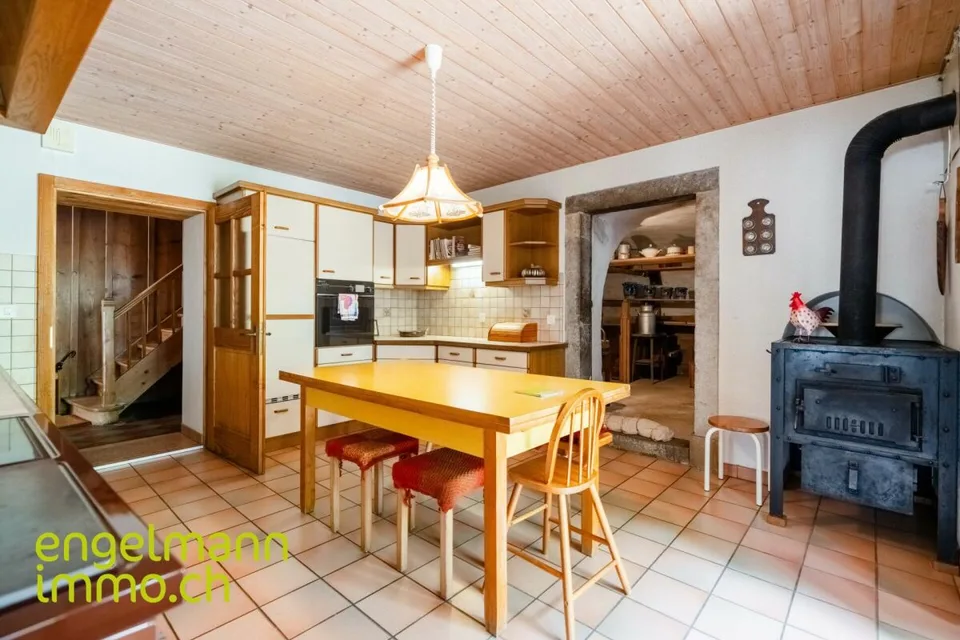Ancienne ferme de 2 appartements avec grand terrain constructible / Ehemaliges Bauernhaus mit 2 Wohnungen und Bauparzelle – foto 7 di 15