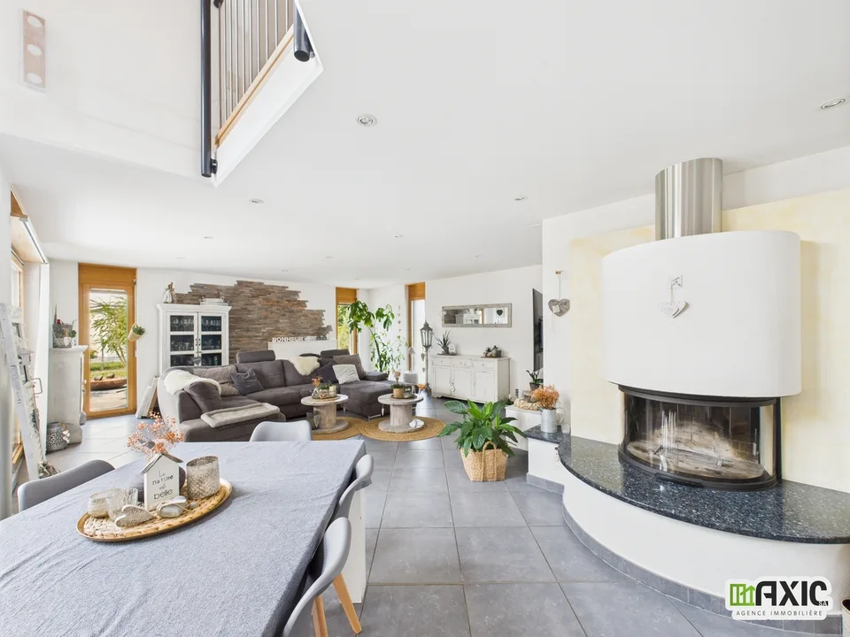 Villa moderne avec grand jardin et espaces lumineux - prix à discuter