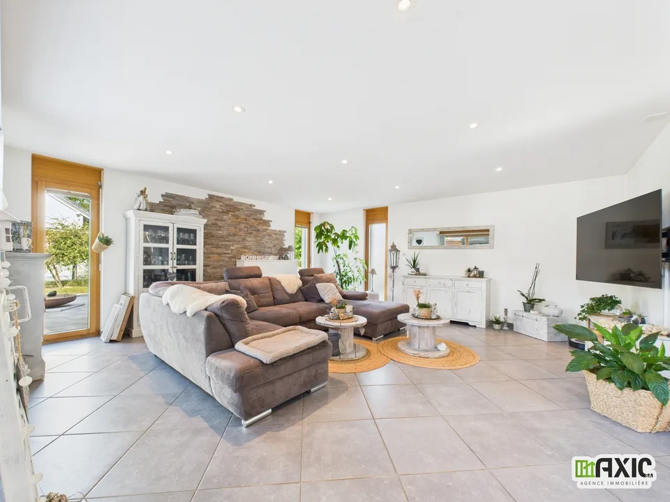 Villa moderne avec grand jardin et espaces lumineux - prix à discuter