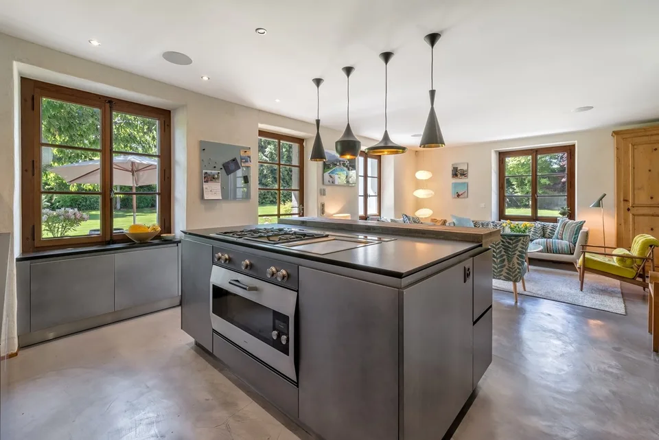 Modernité et luxe pour cette ferme entièrement rénovée.