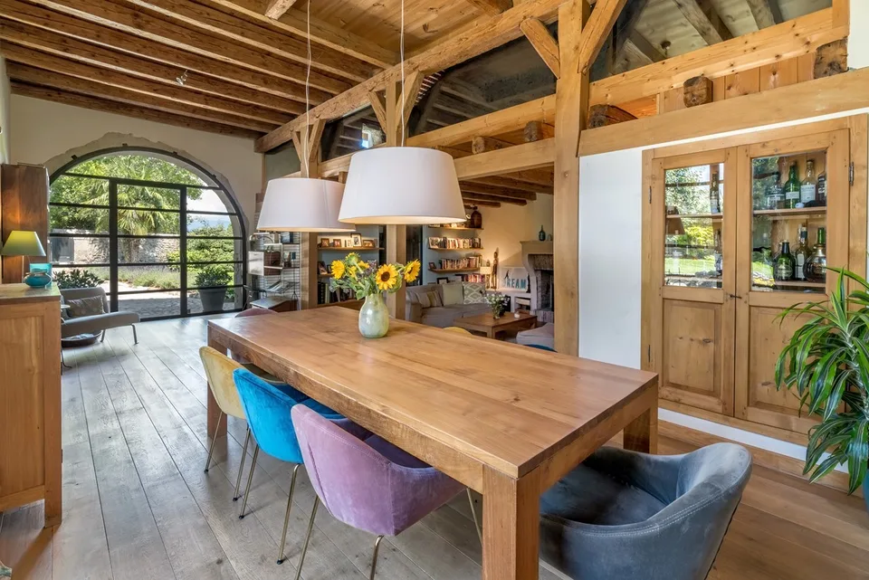 Modernité et luxe pour cette ferme entièrement rénovée.