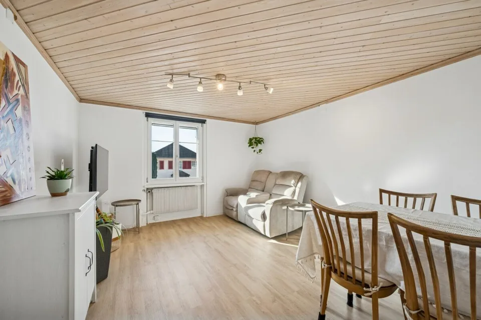 Ampia casa unifamiliare di 7.0 locali con carattere e vista panoramica a Frieswil