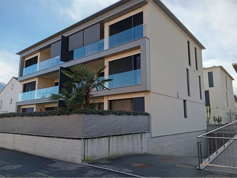 Moderno 4,5 locali con giardino privato - Gordola