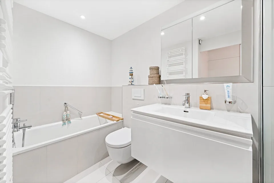 Spacious apartment with modern renovation – photo 5 of 11