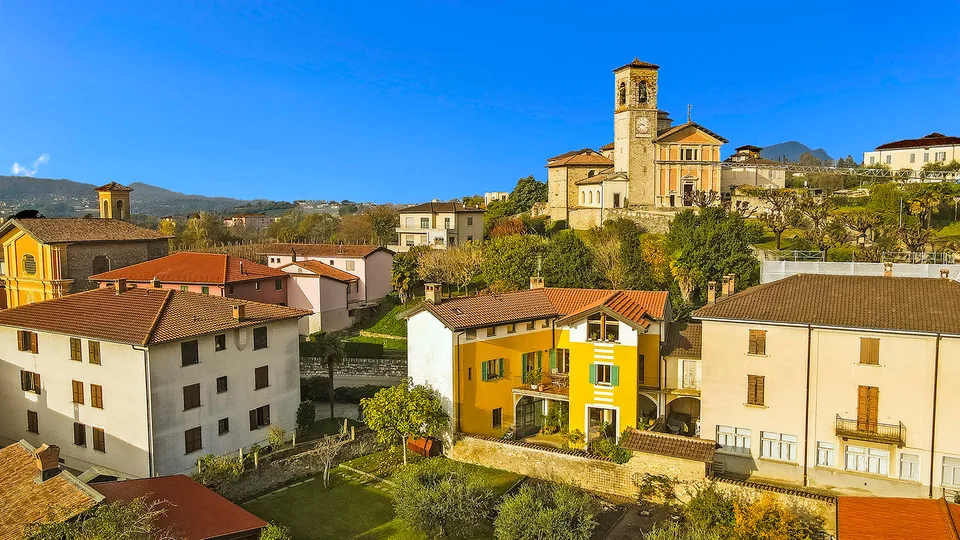 Grande Casa  di 10 locali con appartamento e locali a reddito