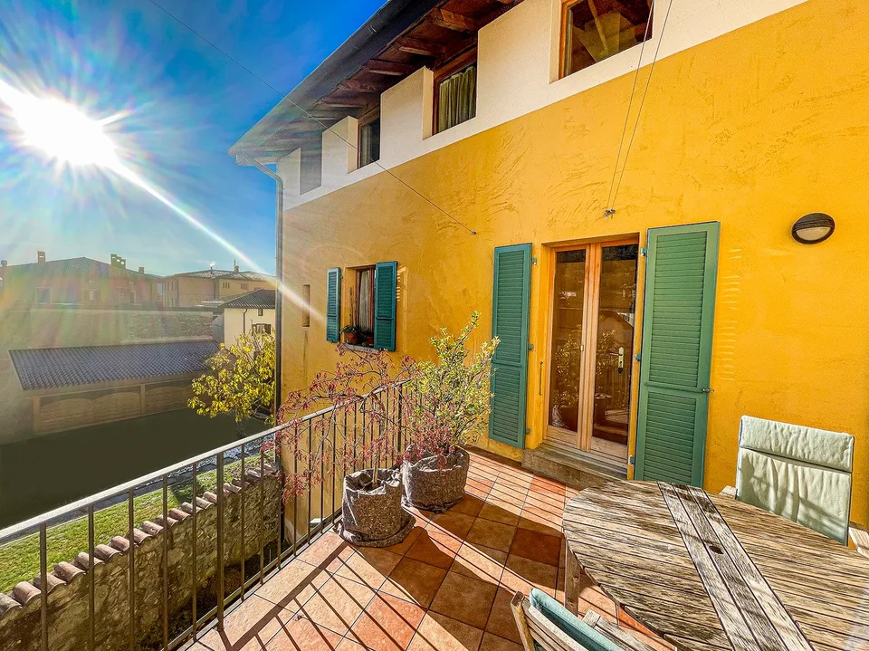 Grande Casa  di 10 locali con appartamento e locali a reddito