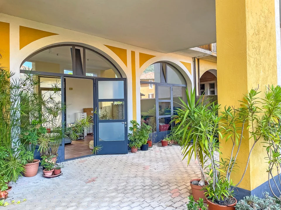 Grande Casa  di 10 locali con appartamento e locali a reddito