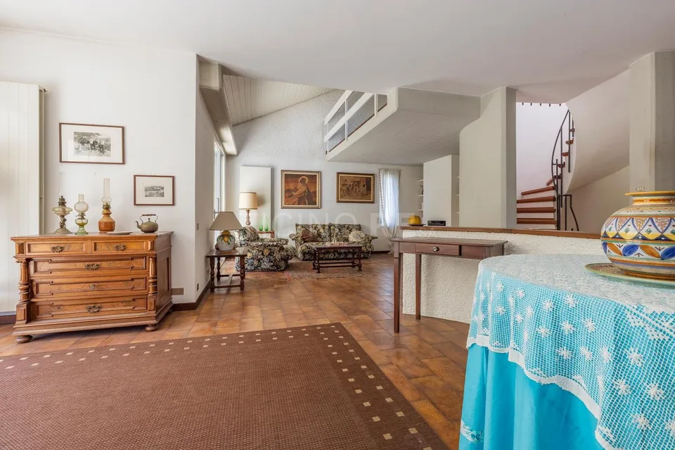 Villa con ampio giardino ? a pochi minuti dal confine italo-svizzero – foto 9 di 13