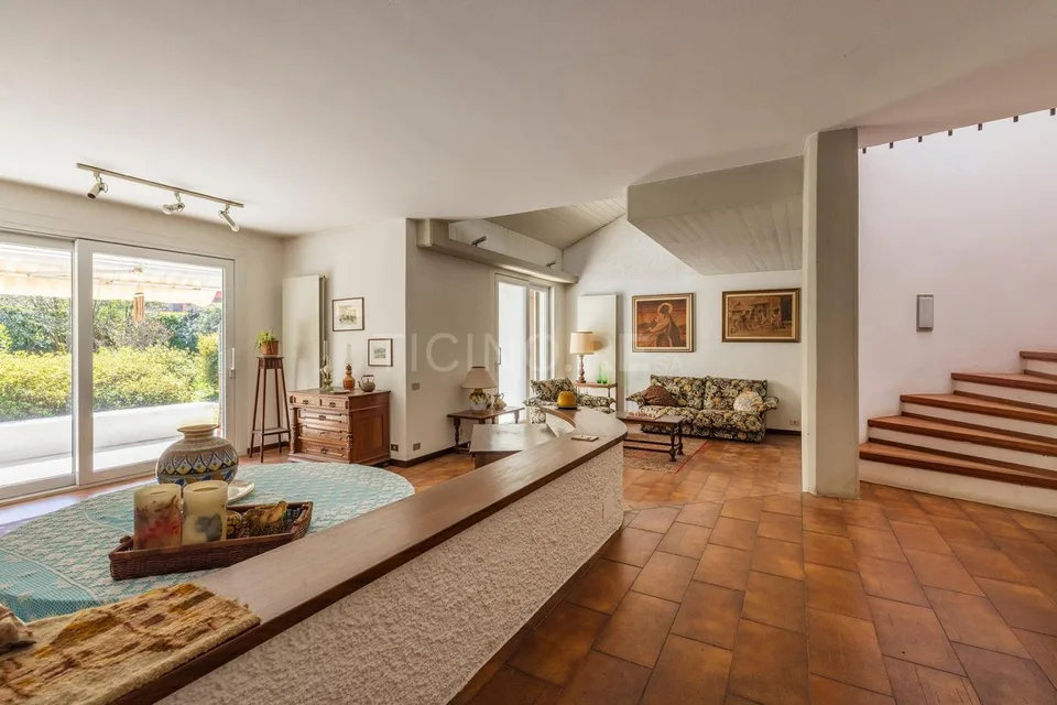 Villa con ampio giardino ? a pochi minuti dal confine italo-svizzero – foto 7 di 13