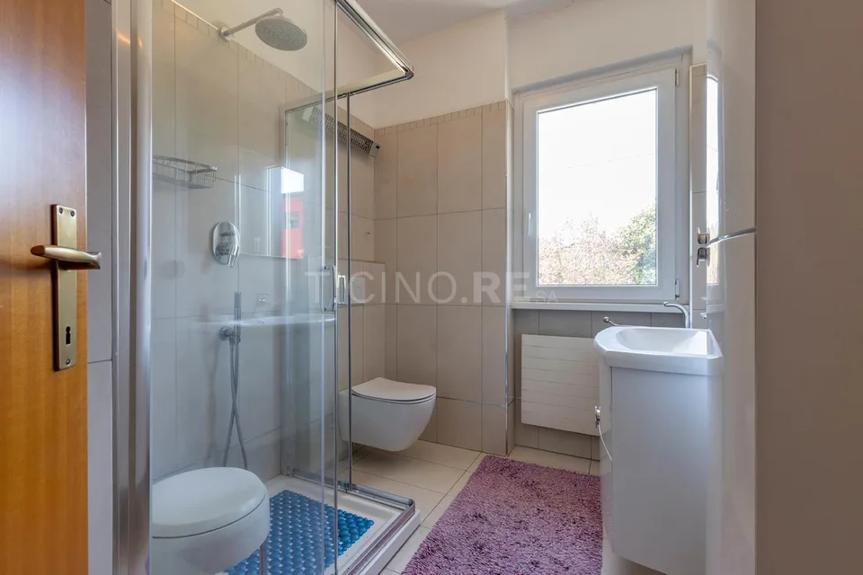 Villa con ampio giardino ? a pochi minuti dal confine italo-svizzero – foto 12 di 13
