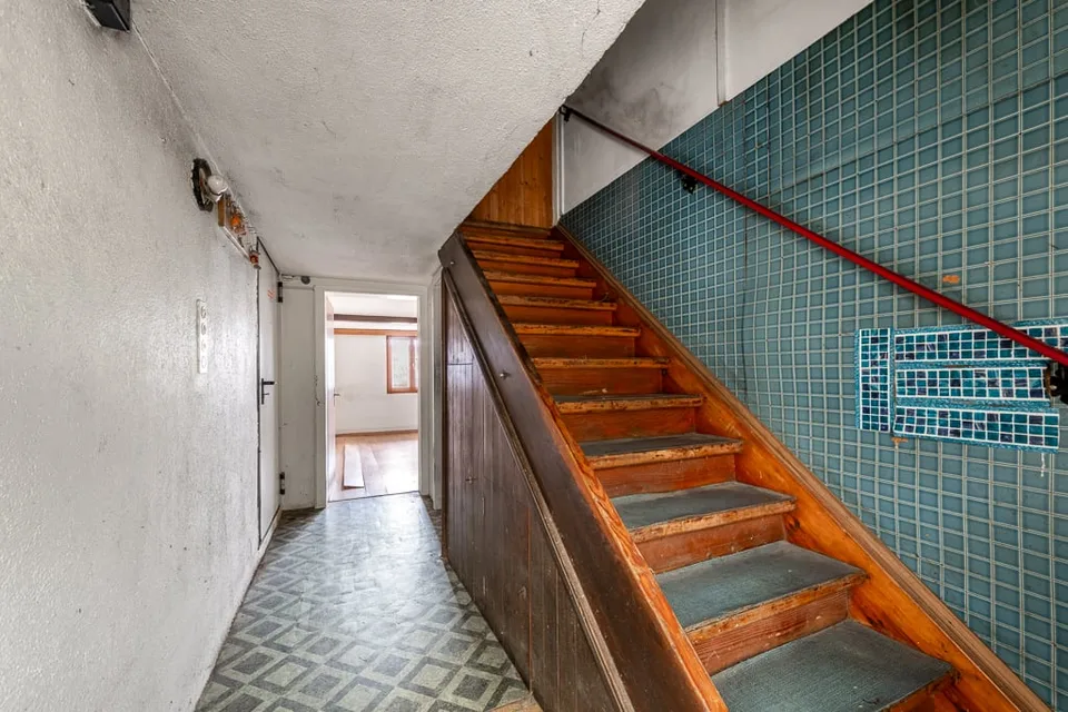 5-Zimmer Wohnhaus mit Gewerbeteil und Scheune