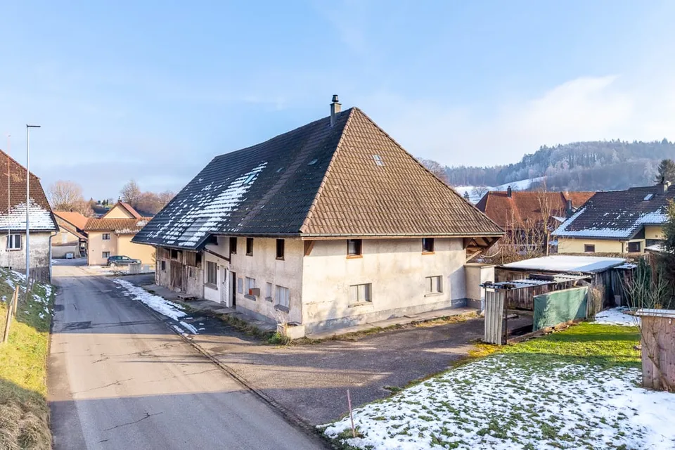 5-Zimmer Wohnhaus mit Gewerbeteil und Scheune