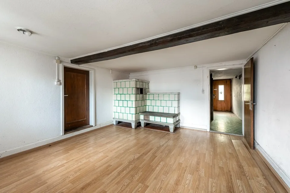 5-Zimmer Wohnhaus mit Gewerbeteil und Scheune