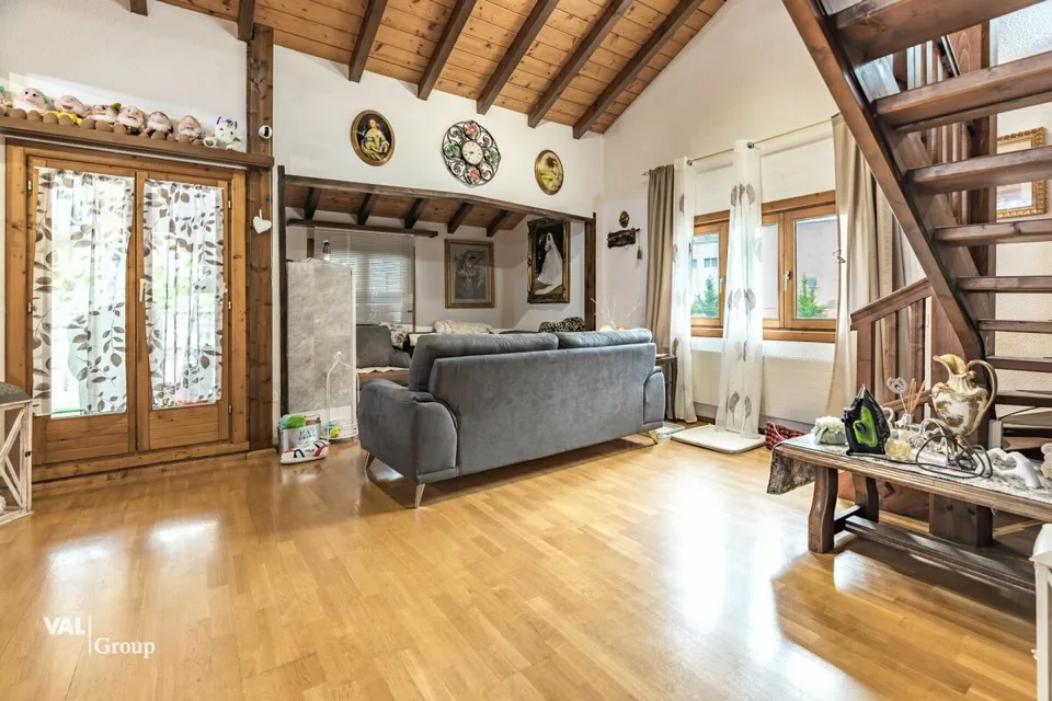 Attractive residential and commercial property with diverse usage possibilities
