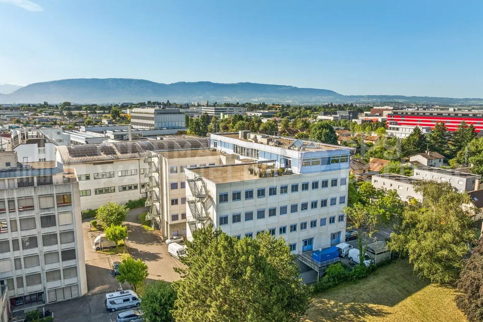 Bureaux lumineux et locaux artisanaux proches A1 et aéroport - Grand-Puits 42