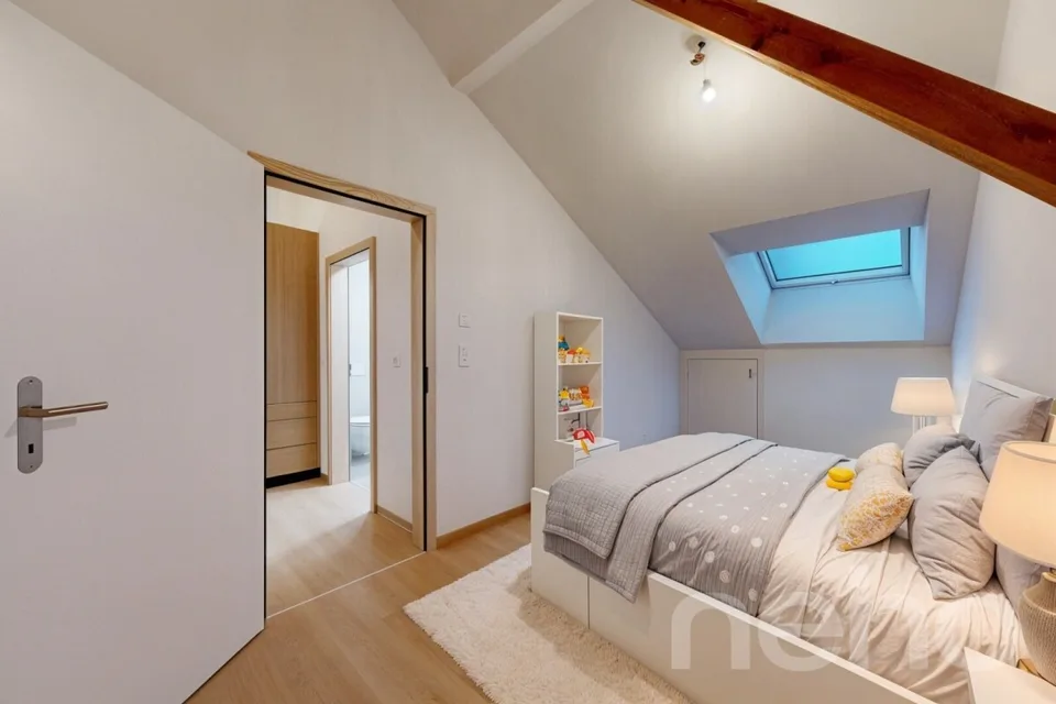 Splendida appartamento 5.5p sotto il tetto orientato a sud in un edificio storico! – foto 16 di 18