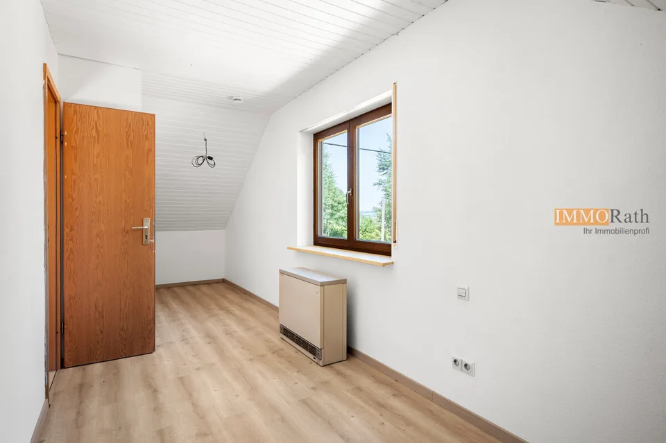 IMMORath.de Casa a due famiglie in posizione naturale con ampio spazio verde