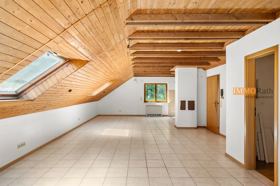 IMMORath.de Casa a due famiglie in posizione naturale con ampio spazio verde