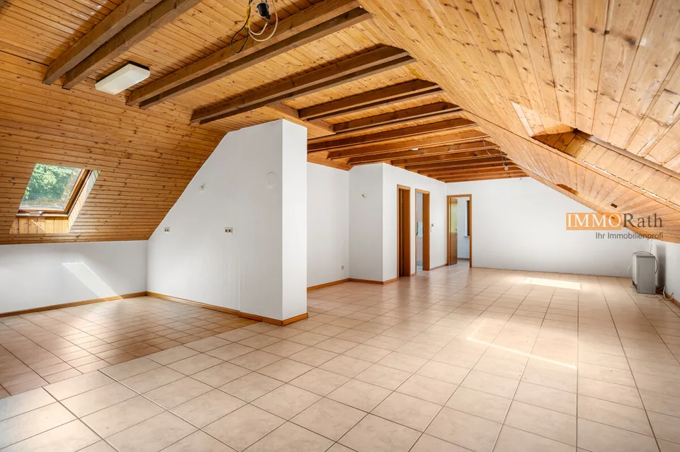 IMMORath.de Casa a due famiglie in posizione naturale con ampio spazio verde