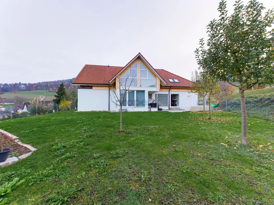 Lichtdurchfluteter Wohntraum in Weiach: Stilvolle 3.5-Zimmer-Dachwo...