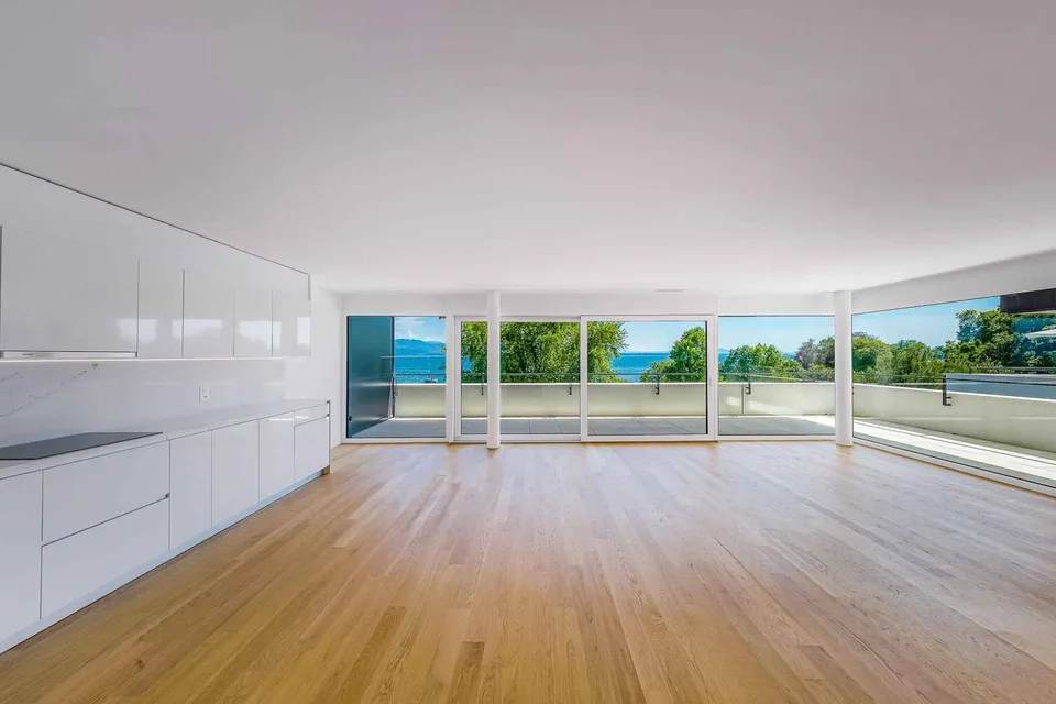 Luxuriöse 4.5-Zimmer-Wohnung mit überdachtem Balkon