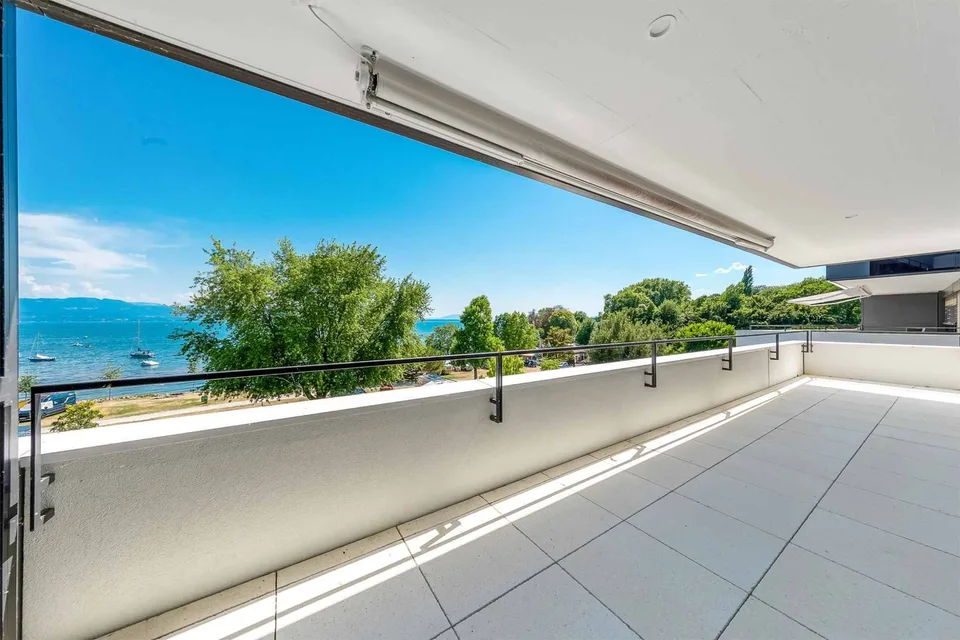 Luxurious 4.5-room apartment with covered balcony – photo 17 of 25