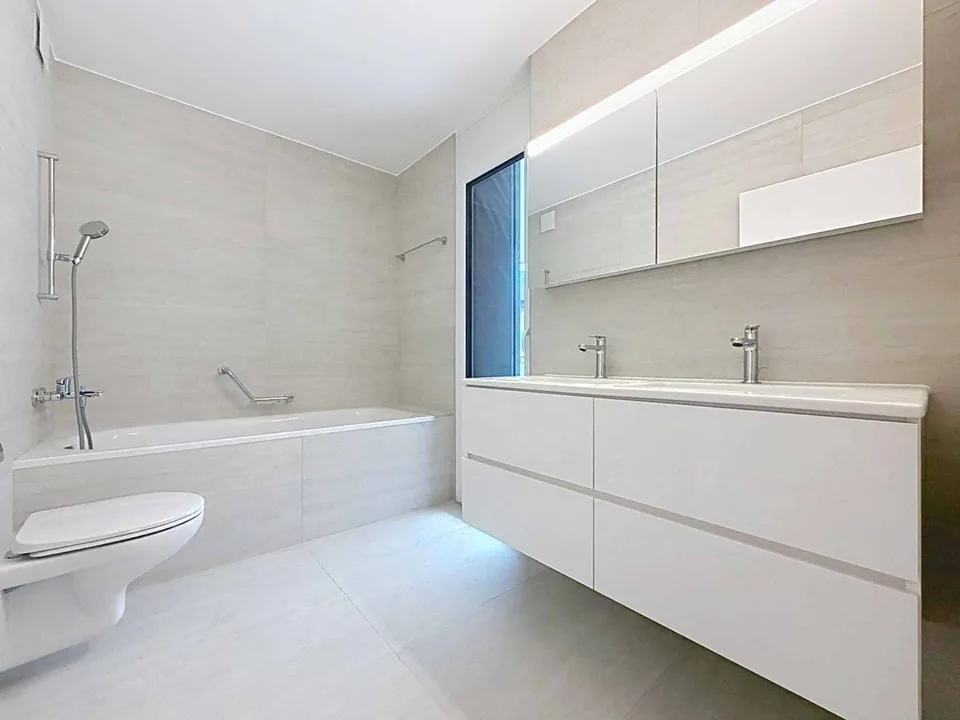 Luxurious 4.5-room apartment with covered balcony – photo 10 of 25