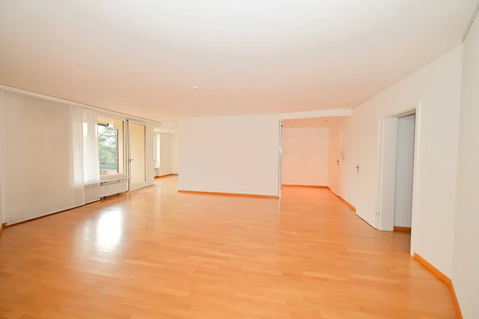Gepflegte 5.5-Zimmer-Wohnung mit Fernsicht im Baurecht auf dem Bruderholz