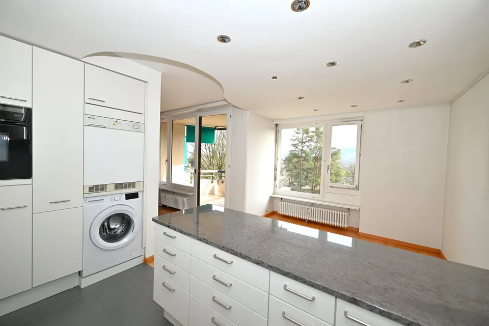 Appartamento di 5,5 locali curato con vista lontana in diritto di superficie sul Bruderholz