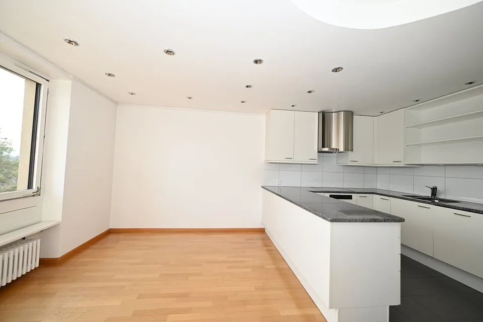 Appartamento di 5,5 locali curato con vista lontana in diritto di superficie sul Bruderholz