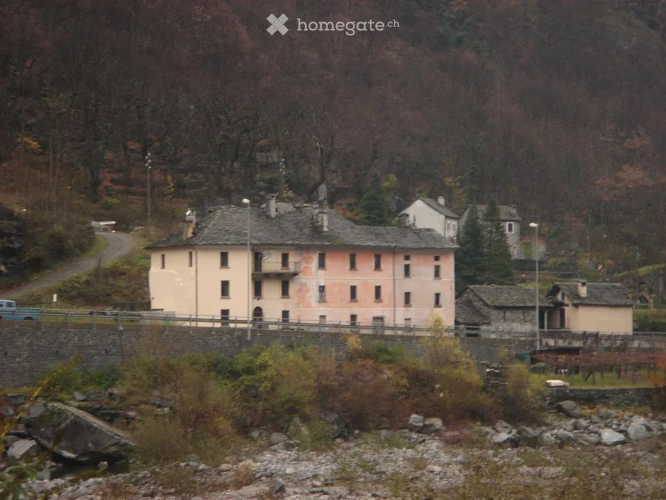 PRIVATO VENDE  GRANDE CASA DA RIATTARE