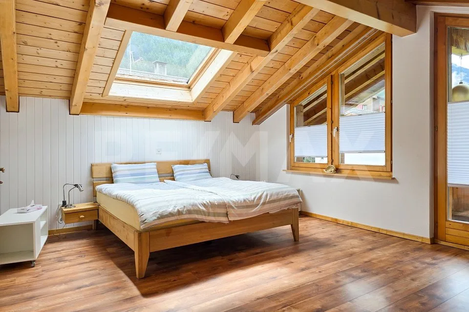 Grosszügiges 5.5-Zimmer-Haus mit Einlieger-Studios an bester Lage in Täsch – Foto 9 von 13