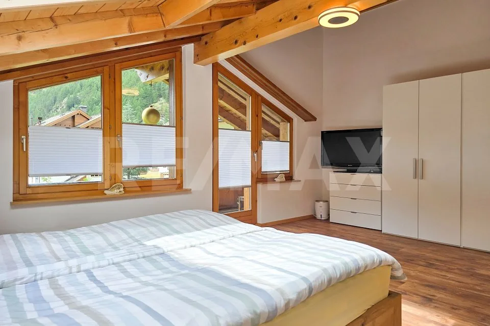Grosszügiges 5.5-Zimmer-Haus mit Einlieger-Studios an bester Lage in Täsch – Foto 10 von 13