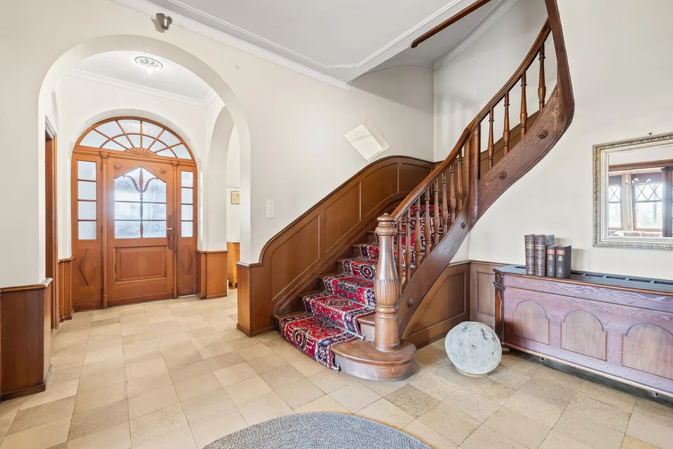 Historic villa with stately character – photo 10 of 13