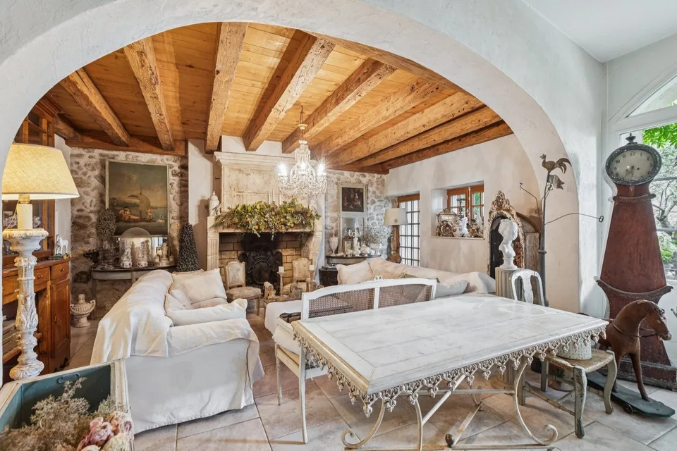 MAISON DE VILLAGE DE CARACTERE RENOVEE