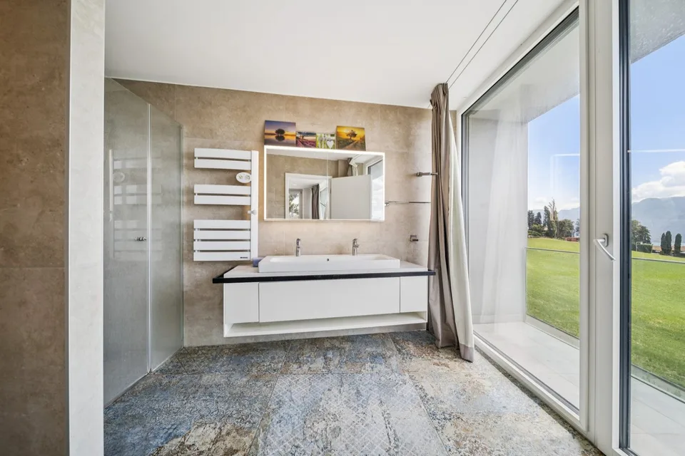 Vista panoramica per questa villa contemporanea – foto 12 di 13