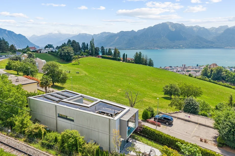Panoramablick für diese moderne Villa