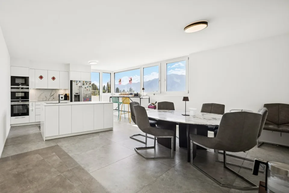 Vista panoramica per questa villa contemporanea – foto 7 di 13