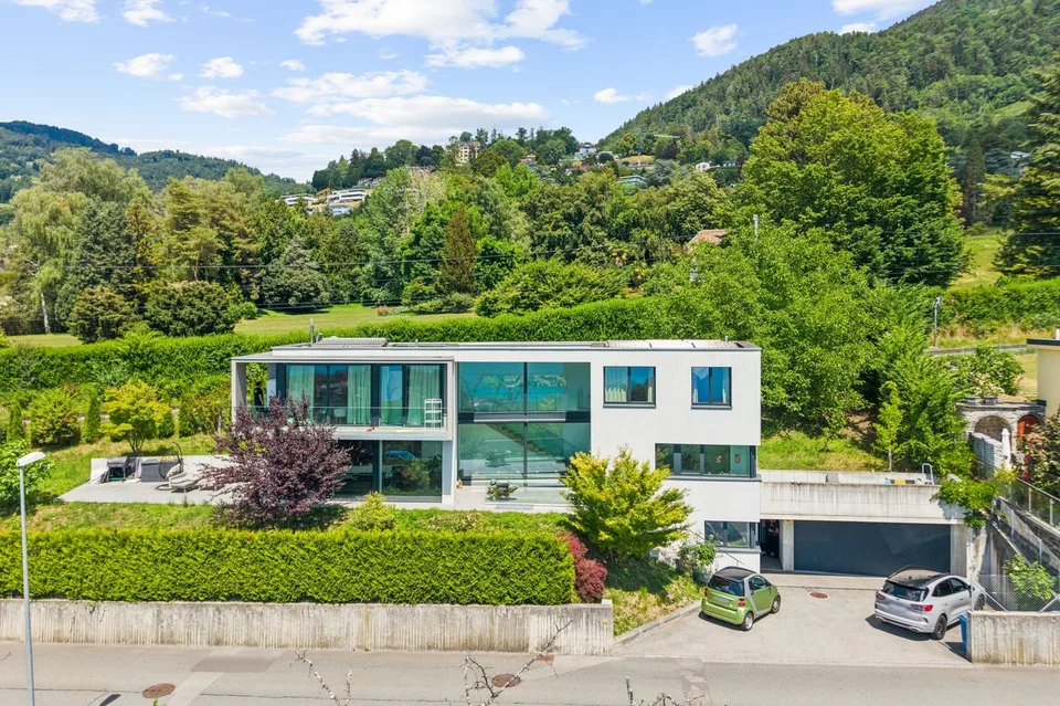 Vue panoramique pour cette villa contemporaine