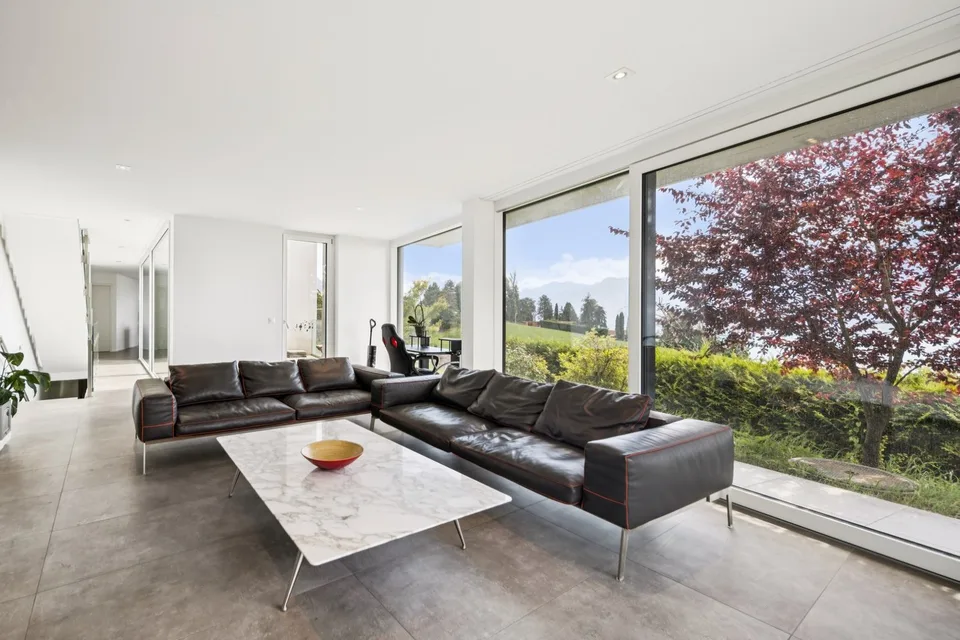 Panoramablick für diese moderne Villa