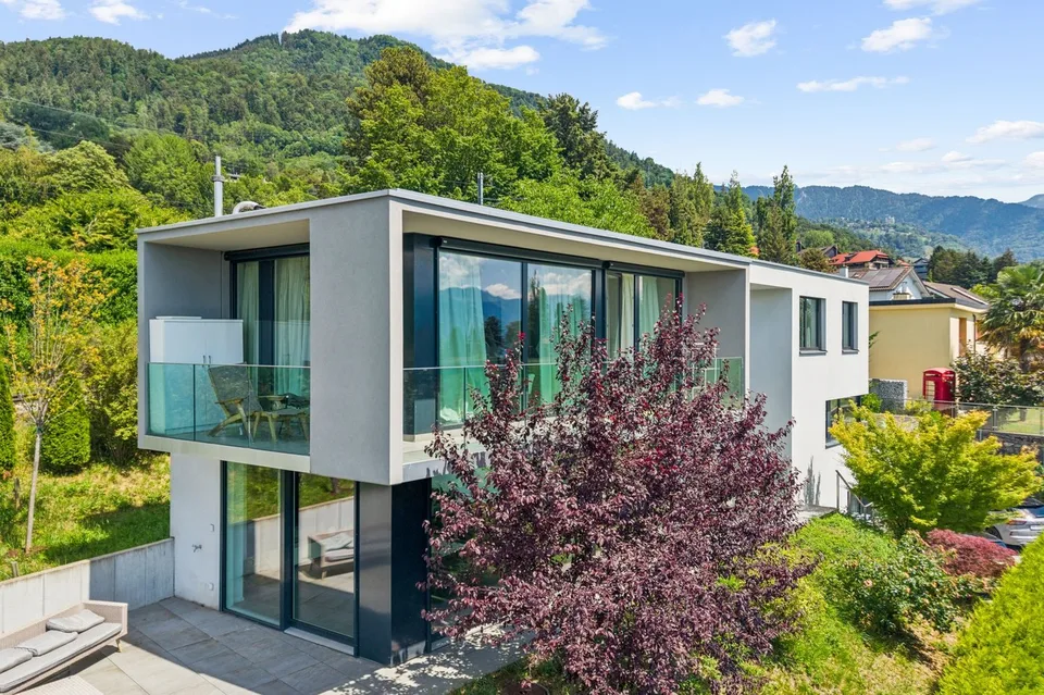 Panoramablick für diese moderne Villa