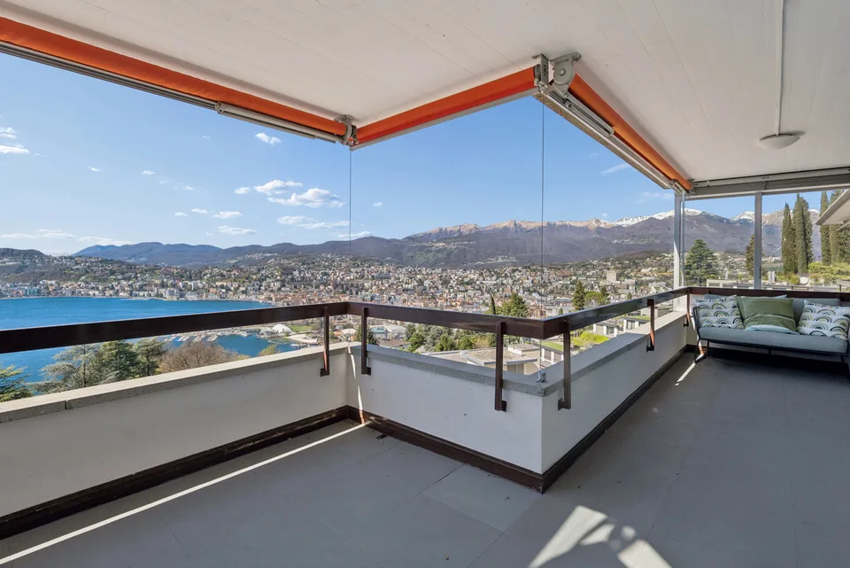 Attico-duplex con vista dominante sul Lago di Lugano