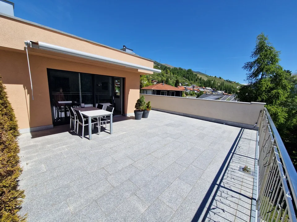 Deuxième maison au dernier étage, avec une immense terrasse et une vue de rêve à proximité des remontées mécaniques Motta Naluns