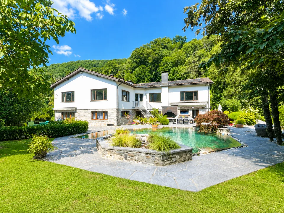Prächtige Luxusvilla in Purasca – 11 Räume mit Pool und großem Park – Foto 12 von 12