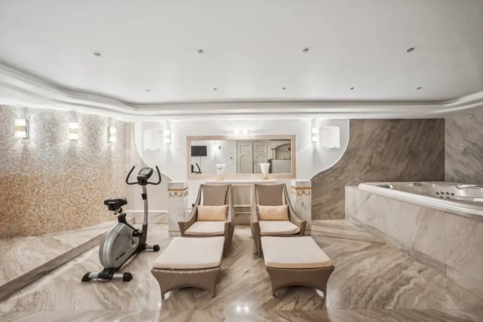 Propriété prestigieuse avec piscine, intimité et vue sur le lac – photo 6 sur 9